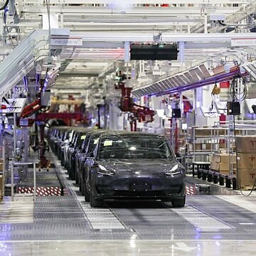 Automobile Companies Halt Production Due To Global Chip Shortage 2021